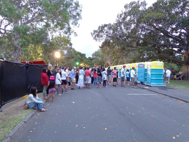 The Wooloomooloo loo queue.