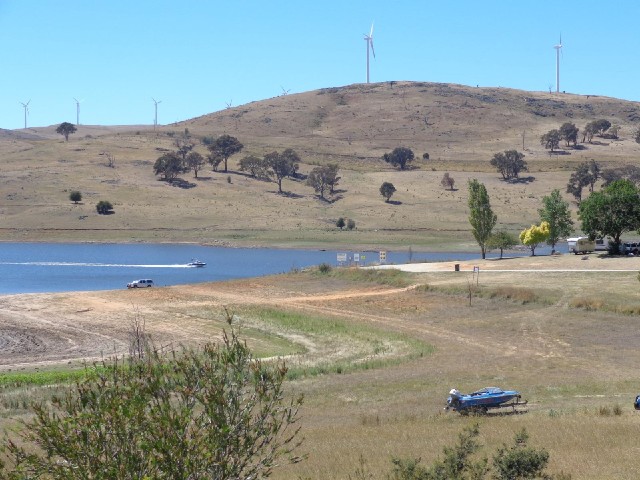 The lake here appears to be called Carcoar Dam. It seems that Australians use the word "dam&quo...