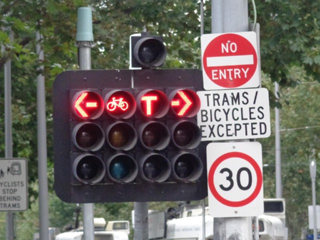 This is a complicated array of traffic lights. The "T" is the one for trams.