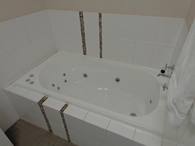I think I've got over my obsession with spa baths now. I declined the option when I was booking this...