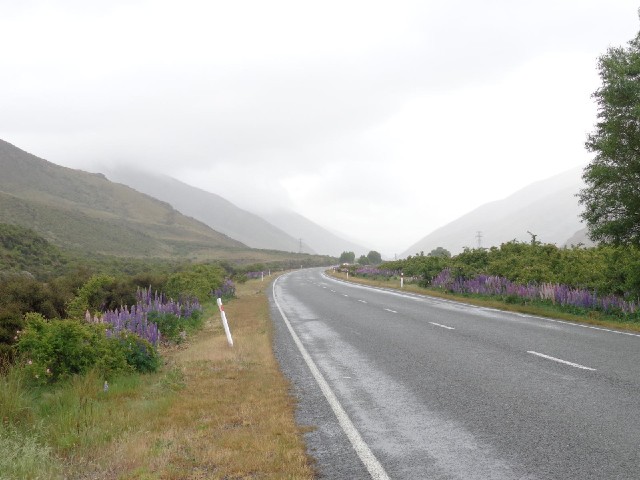Approaching the Lindis Pass.