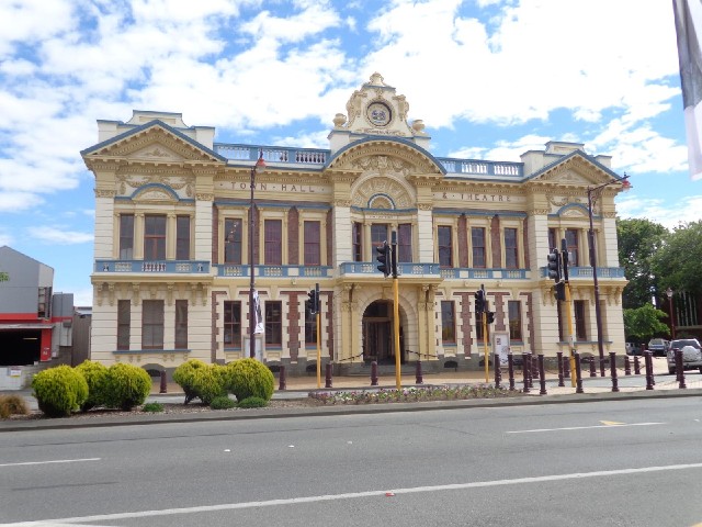 Apparently, this is the town hall and the theatre.
