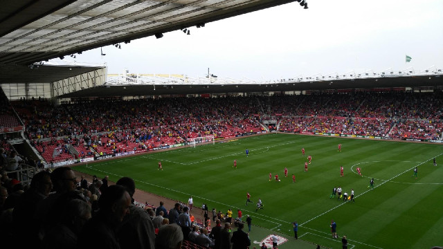 I've just noticed the really big stadia tend to have their floodlights around the rim of the roof, r...