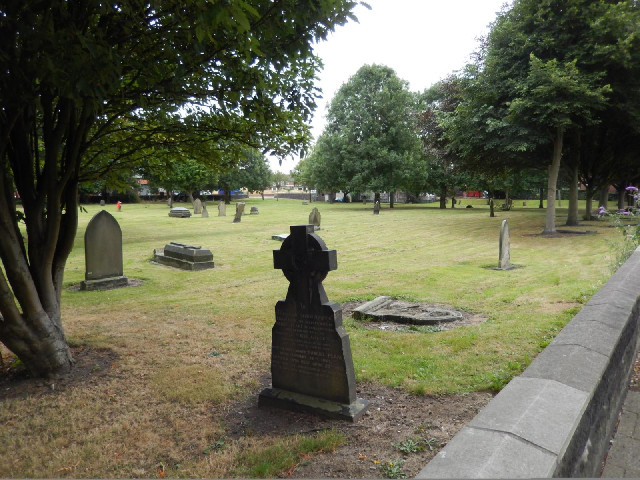 A remarkably sparse cemetery. It's not a newly-opened one. The grave nearest to me dates from 1880.