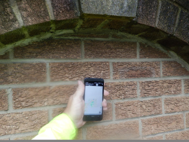 This alcove is one of the few places where I can consult the maps without the capacitive touchscreen...