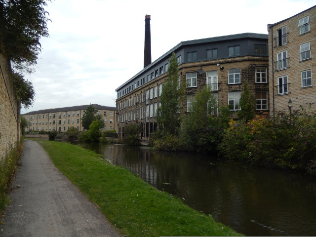 I followed the Leeds-Liverpool canal out of Liverpool last Tuesday. Now I'm near the Leeds end headi...