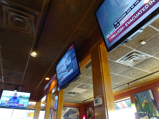 I've come to Applebees for lunch and ordered a rack of ribs on the basis that I can probably waste t...