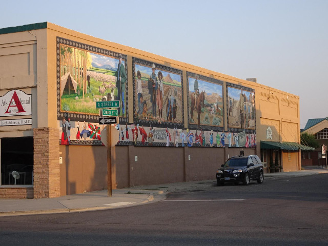 Vale has a lot of murals. Apparently, the justification is that the town is "on the Oregon Trai...