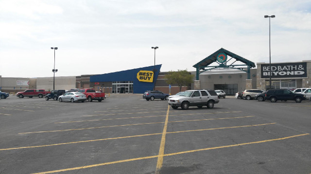 Best Buy doesn't look very busy, which is lucky because I'll be taking up quite a lot of their atten...