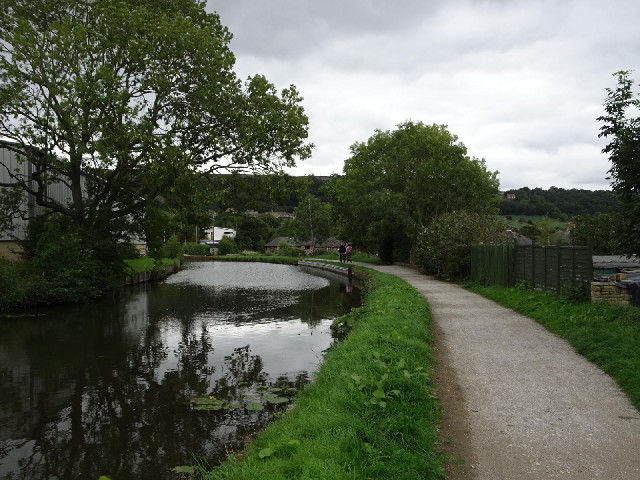 Canals always look a bit strange when they are higher than their surroundings.