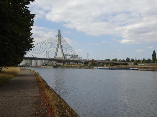 Here, I didn't make any mistakes. I followed the cycle route perfectly. It starts on the far bank on...