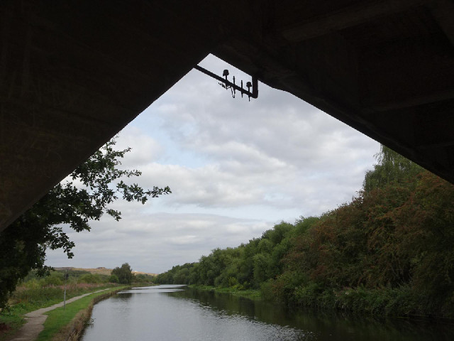 ... and a sign that there were once telegraph wires along the canal.