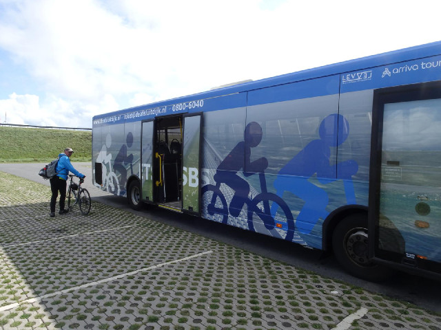 Oh. Just as I was riding past a car park, this "bike bus" pulled in and stopped. It turns ...