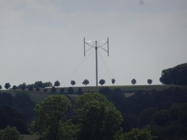 An unusually-shaped mast.