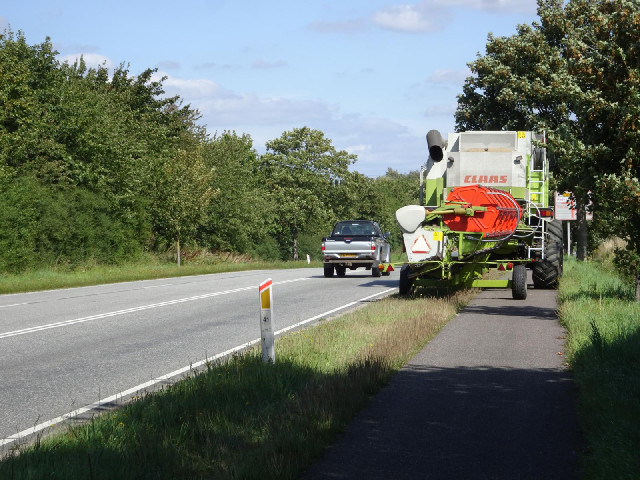 A disadvantage with almost always having a cycle lane is that I don't get to slipstream tractors, no...