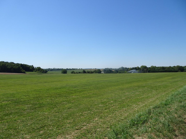 The first green fields that I have seen on this trip. This isn't like Normandy.