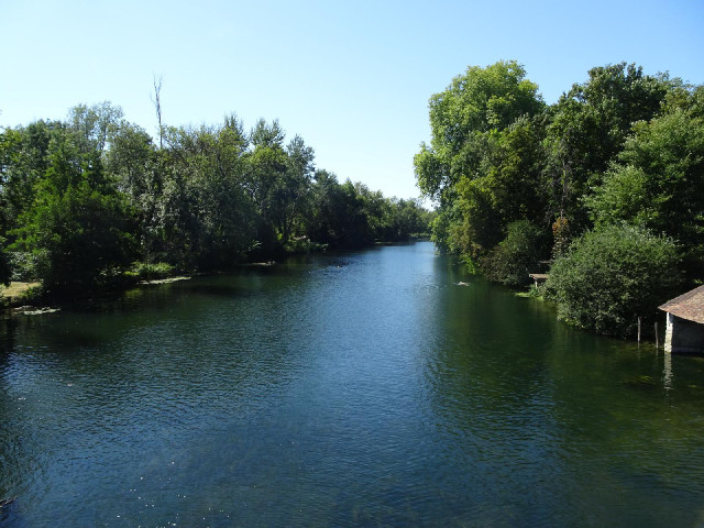 I have now left the Seine and am following one of its tributaries: the Loing.