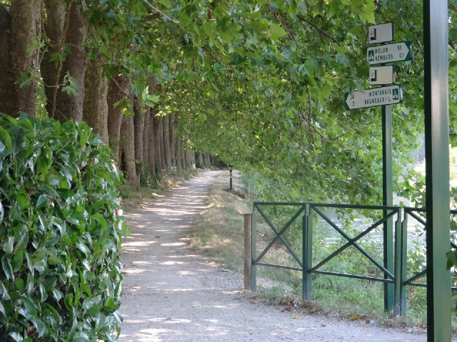 The view which I had of the towpath ahead while I enjoyed a nice long rest in the shade.