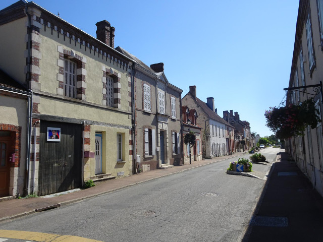 La Bussiere. On the left is a picture of Putin with the caption "FAITES ATTENTION", or &qu...