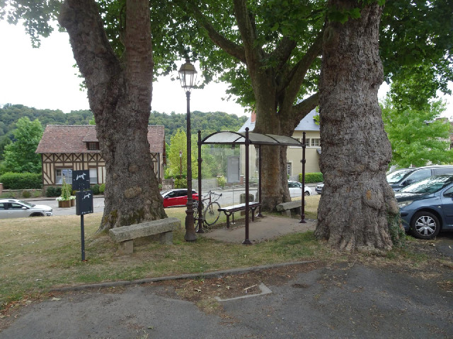 The forecast predicts a bit of rain this evening but I couldn't find a good place to park my bike un...