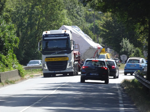 I didn't really need to use the mini roundabout though because in the few seconds while I was taking...