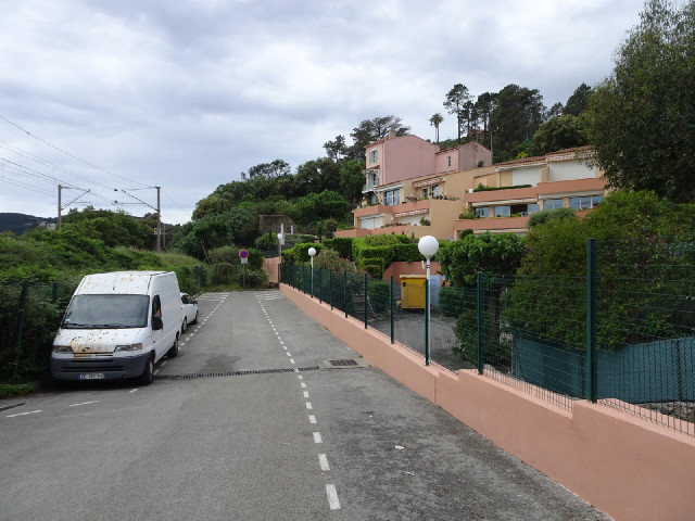 All the obvious car parks are full but I've found this. I'm pretty sure the sign at the far end just...