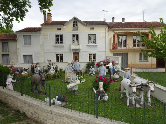 ... these characters. There is a sign which seems to be saying that the owner of the house just make...