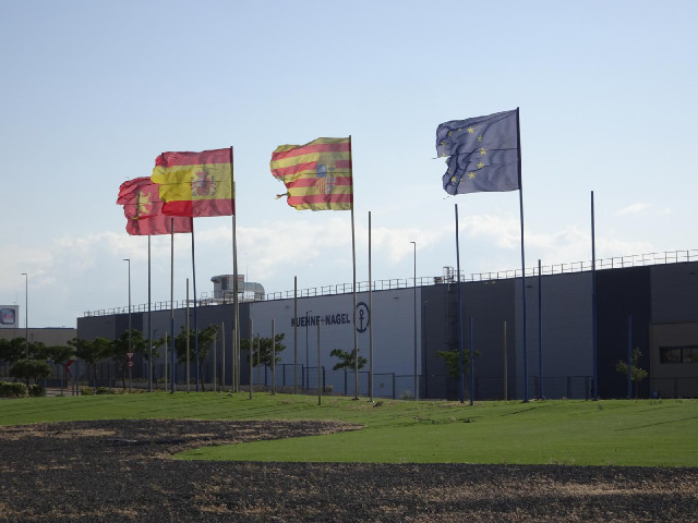 Now that I'm down from the mountains, it's hot and sunny but with a strong wind from the West.