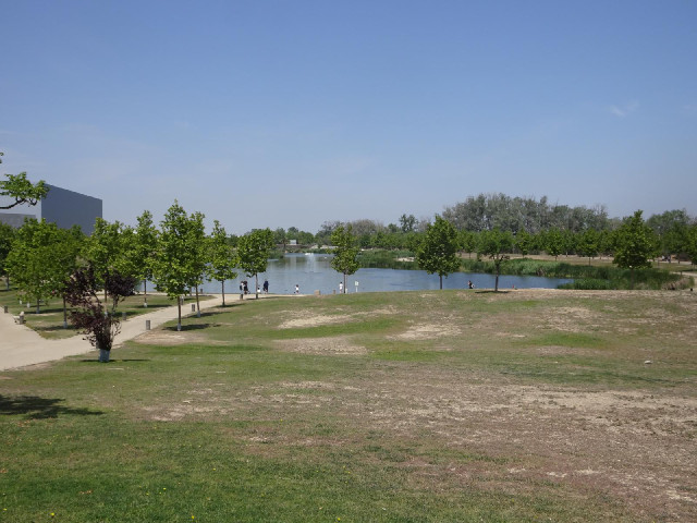 The bike is repaired so I'm on my way into Zaragoza.