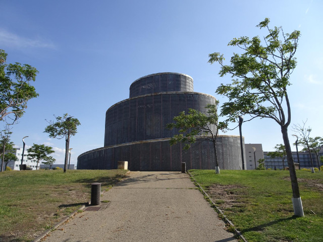 I passed this at the start of the ride and heard the metal clanging. At the time I thought the wind ...
