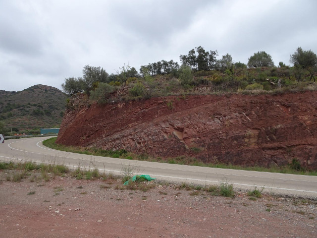 Stratified red rocks.