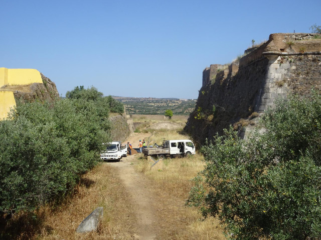 Maintenance work in the fortifications.