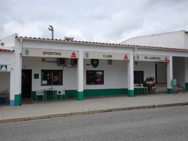 It looks like they are getting ready for a barbecue in Landeira.