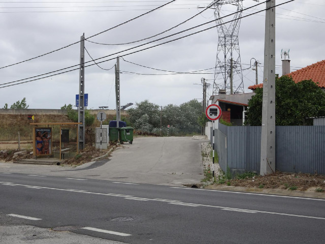 The entrance to 20th of May Road. The timber yard must be mainly accessed by lorries so I'm not sure...