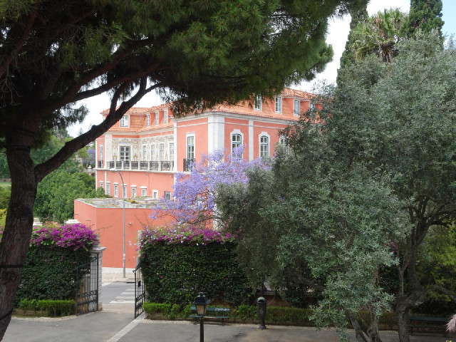A better view of the palace.
