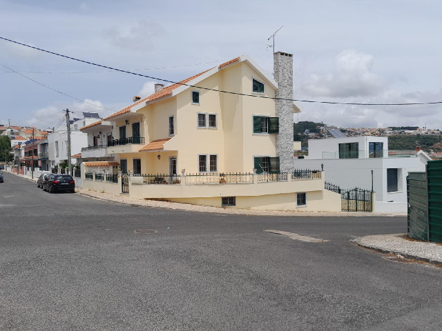 This house goes quite heavy on the railings and lamps.