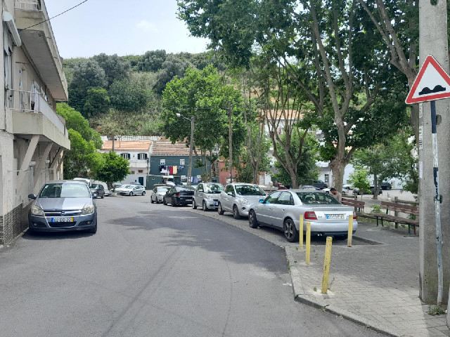 25th of October Road.