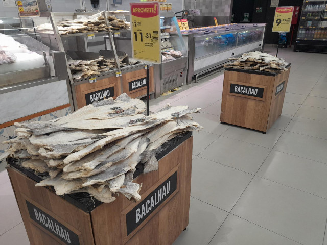 When I visited that first Pingo Doce a few days ago, there was a heated cabinet containing some very...