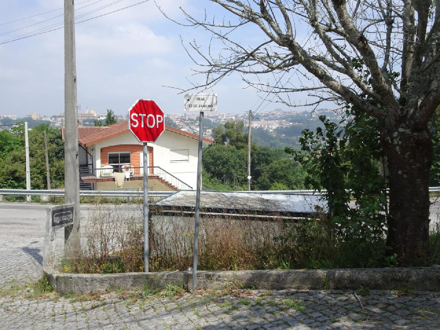 That house has two proper armchairs on its balcony.
