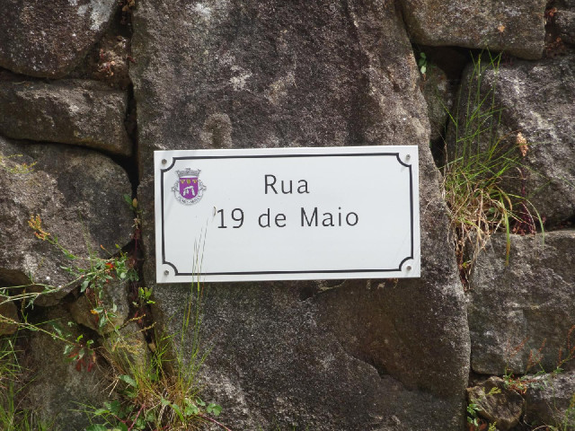 This sign puts a "de" in the name.