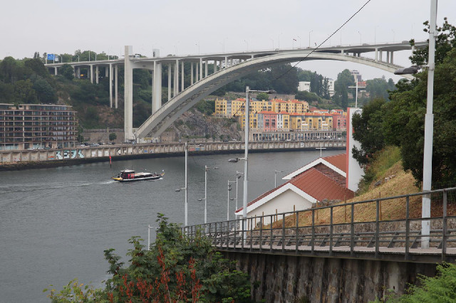 The bridge which I will use to reach Porto. There is another bridge further up the river which looks...