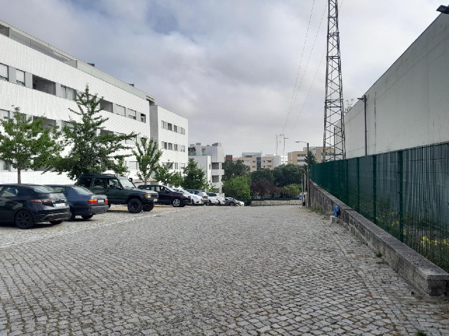 I'm now in Porto's northern suburbs. This is 9th of July Road.