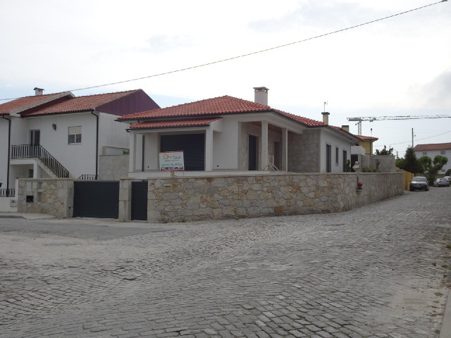 That is where the sign should be but a new house has been built there and the sign has gone. I'll ha...