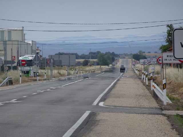 This is quite a good straight road. What I haven't realised yet is that I'm going the wrong way.