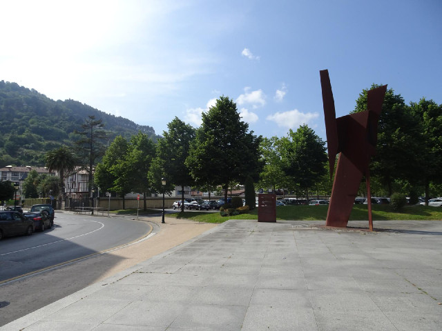 The brown thing is a different artwork which comemmorates the same bombing.