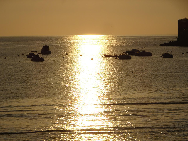 The dot to the right of centre in this picture is a swimmer heading to the left. I tried to get a pi...