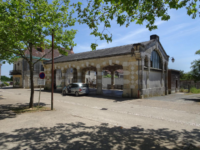 The wooden building on the right is a public toilet, which was useful.