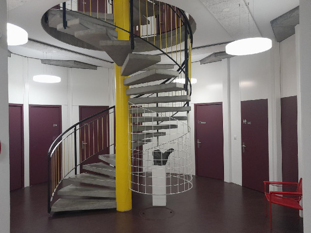 Well this is strange. Apart from anything else, why is there an unidentifiable lump of stone in a ca...