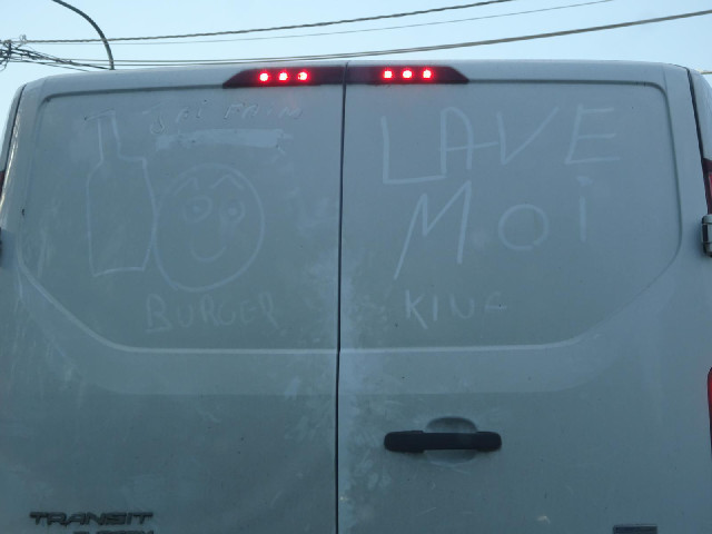 It's the traditional "Clean me" but also "I'm hungry" and "Burger King"...