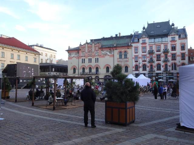 I haven't really got time to be sightseeing but here's a quick look into the old town, where it look...